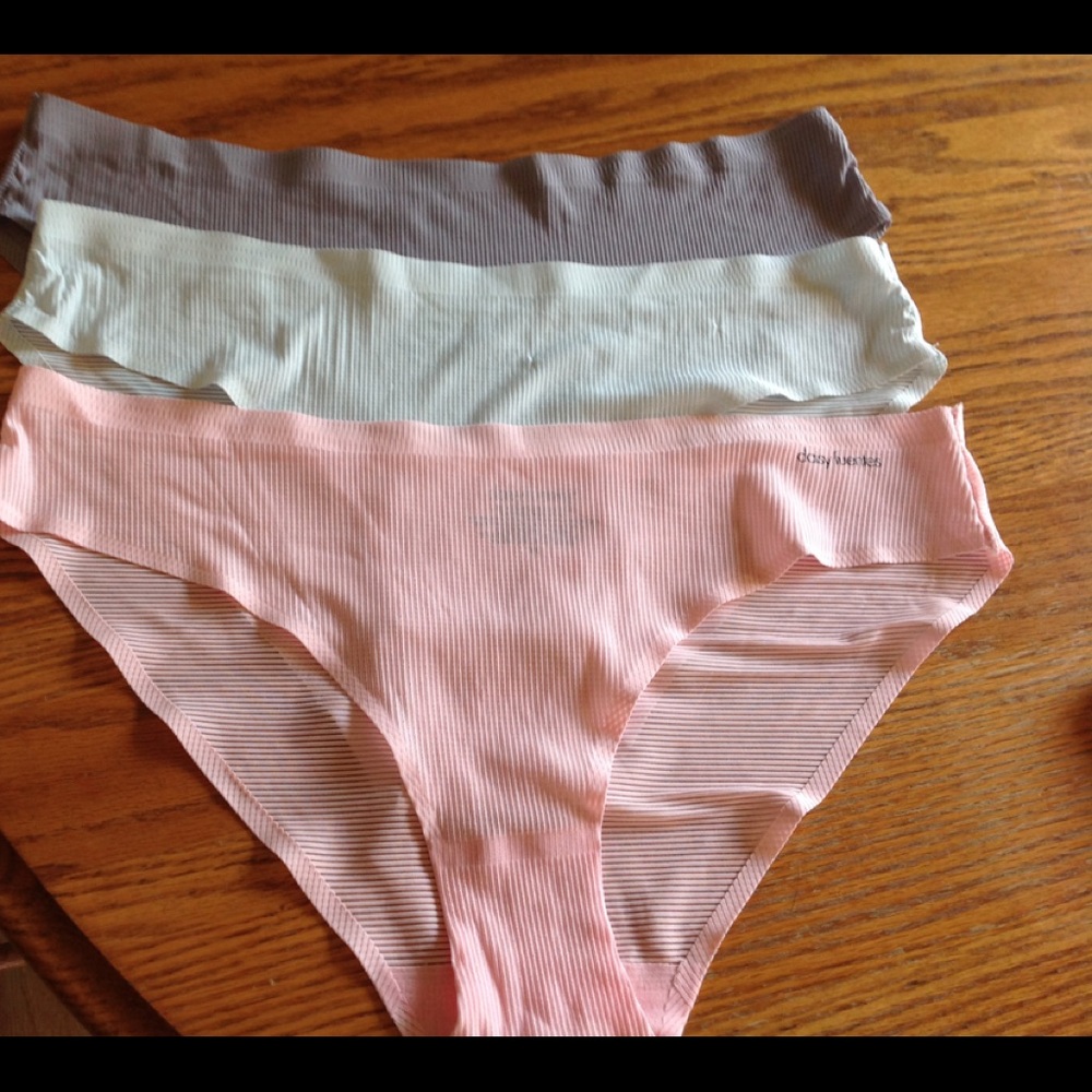 3 pair Daisy Fuentes no line panties size XL. NWOT